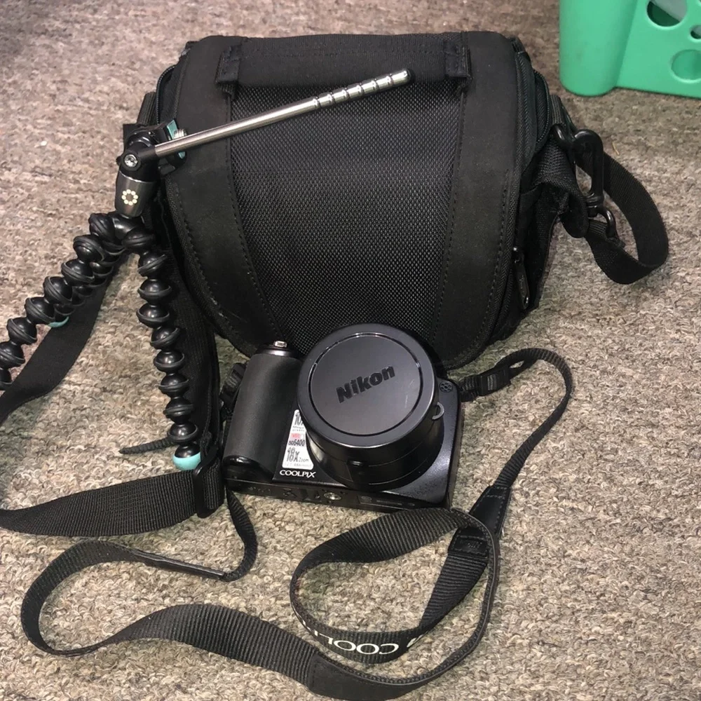 Nikon Coolpix P80 Digital Camera w case and tripod - Picture 2 of 5